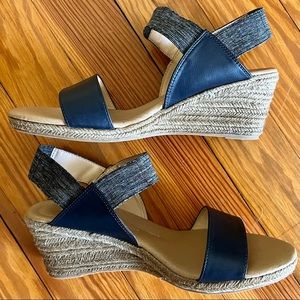 XOXO 3” heel espadrille wedge open-toe sandals : size 9 : black and grey